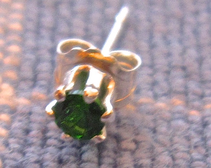 Chrome Diopside Studs, Petite 3mm Round, Natural Set in Sterling Silver E57