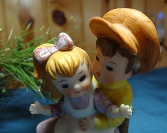 Lefton Boy and Girl Figurine / Lefton / Porcelain Figurine / Lefton Collectible