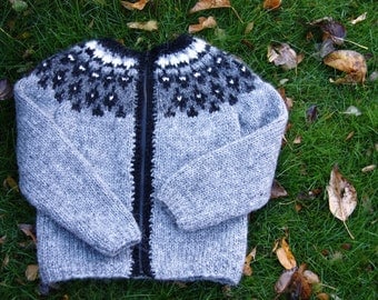 Handknitted Icelandic wool sweater for kids