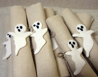 Ghost Napkin Rings, Wool Felt Halloween Decoration, Set of 6 Napkin Rings, Halloween Party Decor * Ready to ship