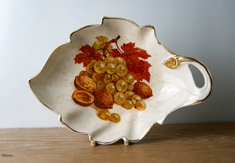 Vintage Crown Devon Leaf Shaped Dish with Handle. Pretty