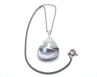 Spot On,Agate,Long Necklace,Sterling Silver,Chain,Bezel Setting,Toggle,Nature,Black and White,Taupe,Gift for Her,Gift Idea,Taupe,Stripe,Dots