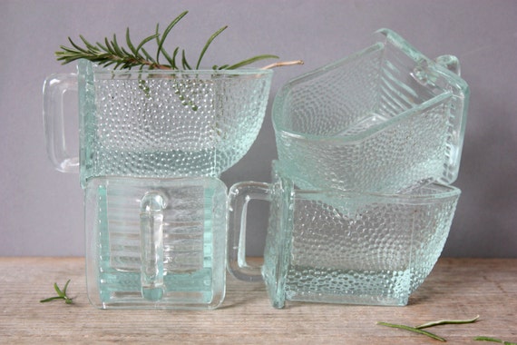 4 kleine Glasschütten / alte Gewürzschütten / Schütte