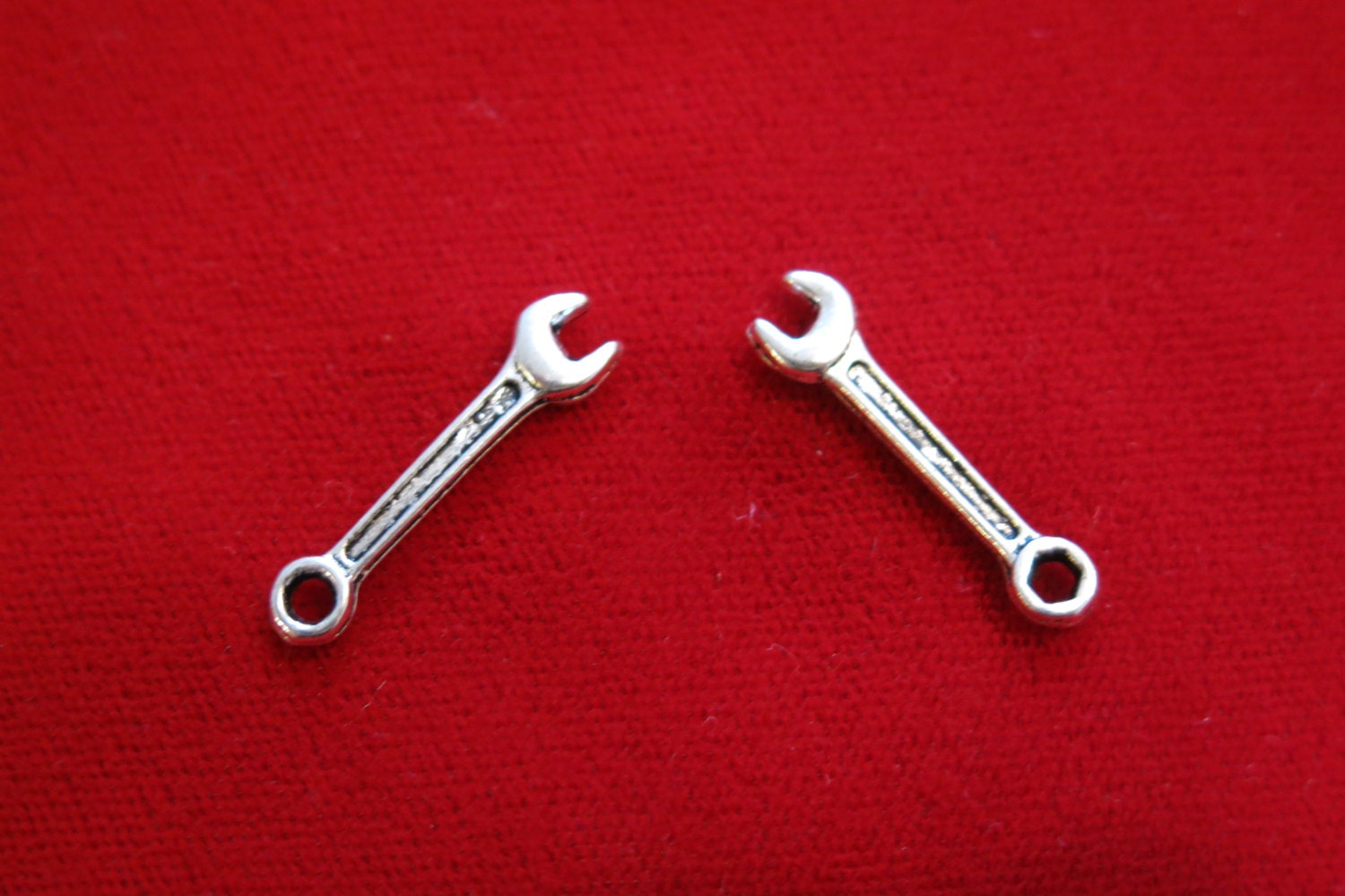 10pc wrench charms in antique silver style BC566