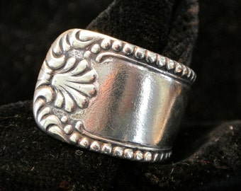 ... silver plate spoon ring with ornate design~size 7+34 (can be sized up