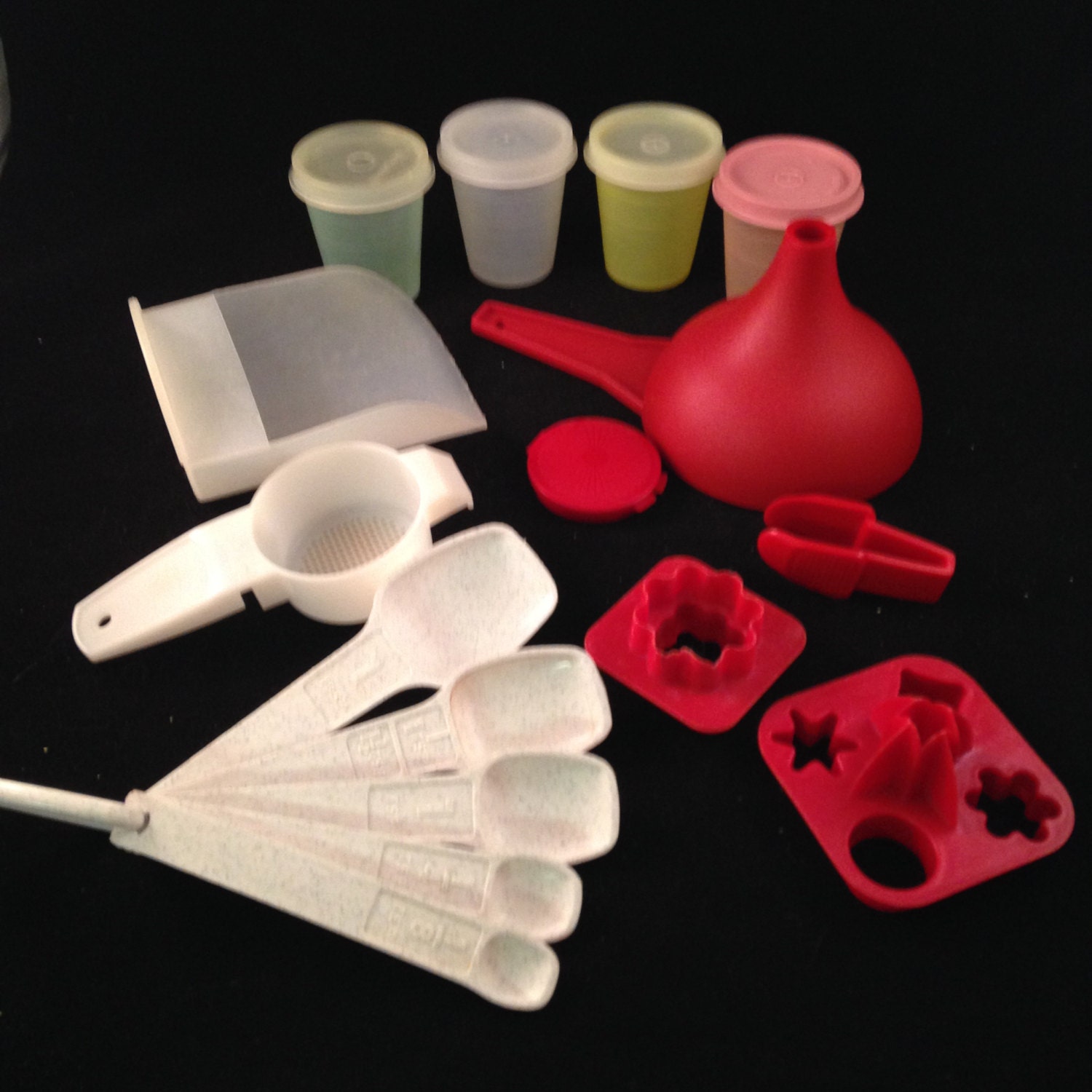 Tupperware Utensils Lot of 20 Items