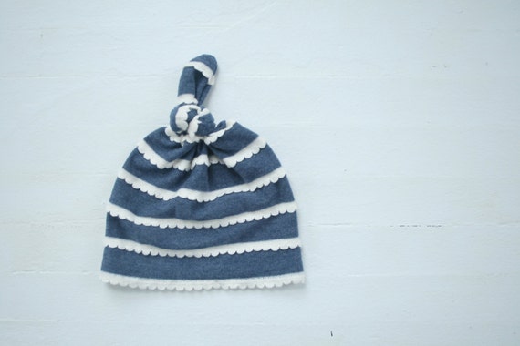 Knotted Baby Beanie // Navy Scallop