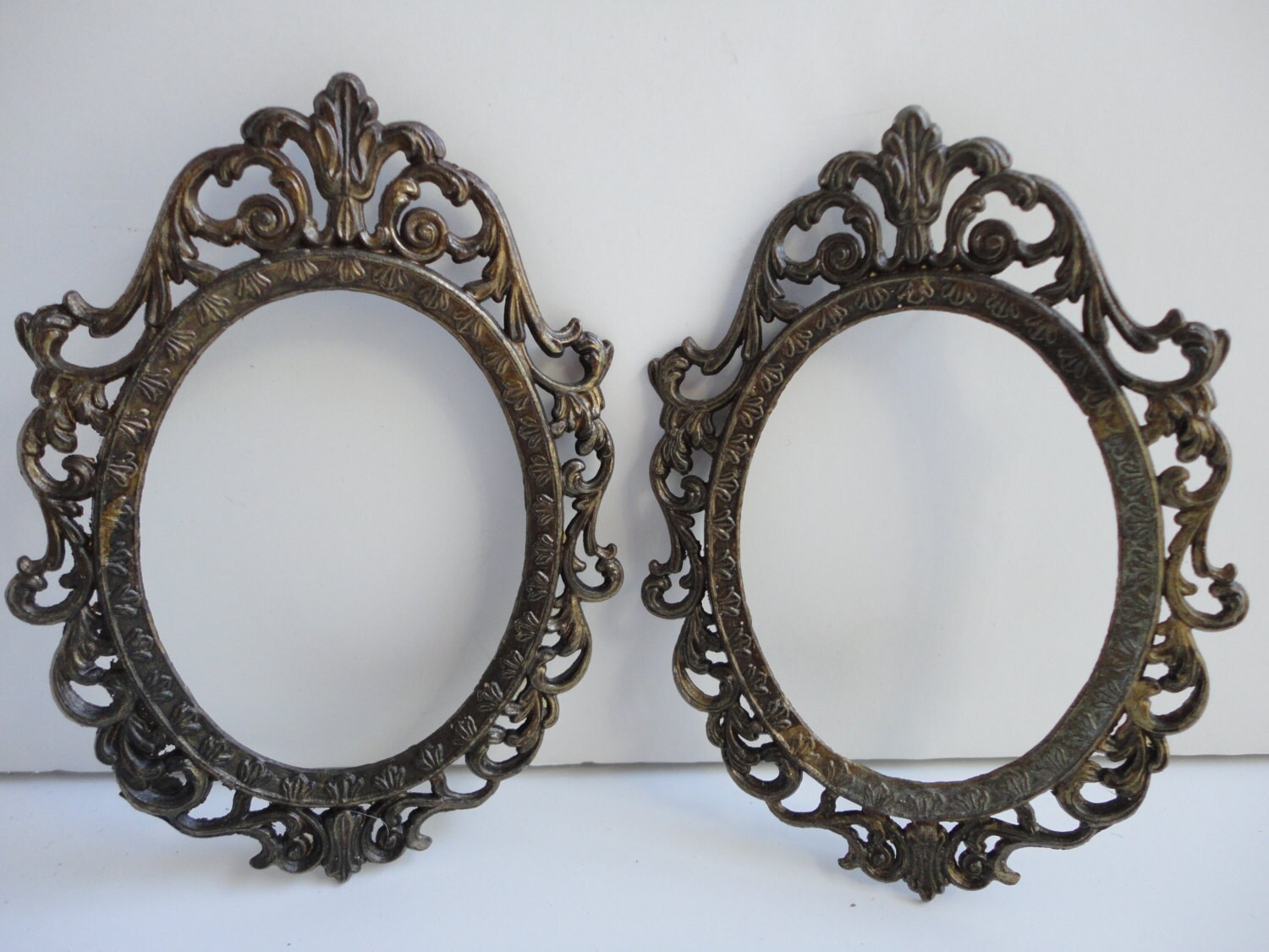 Small vintage oval antique gold metal frame set made in