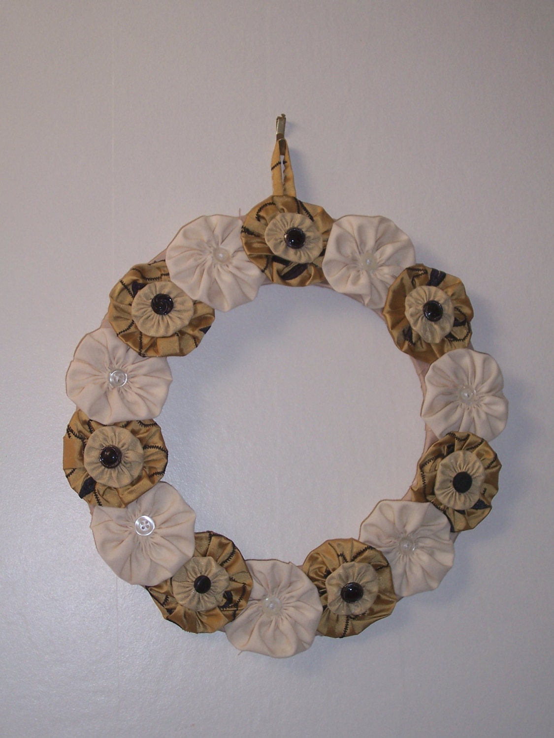 Christmas wreath, fabric Suffolk puff or Yoyo's sewn onto copper wire florist wreath base, 26cm diam, gold, cream and black fabric