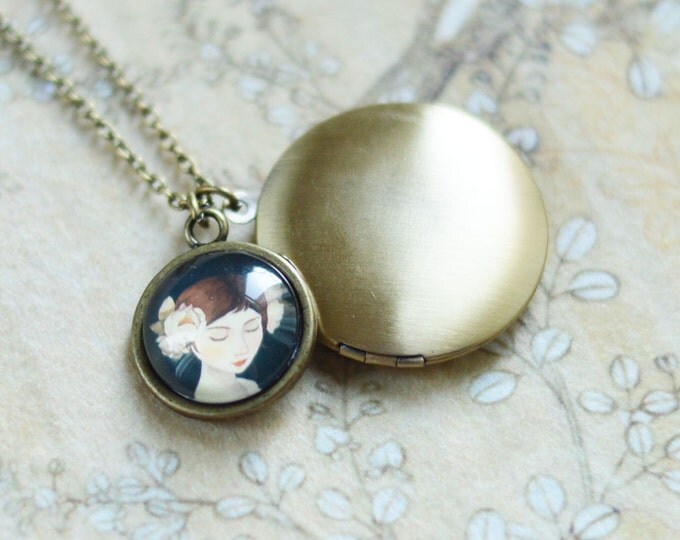 Images Of Women // Pendant-locket metal brass with picture girls under glass // Retro, Vintage, Shabby Chic // Romantic Collection