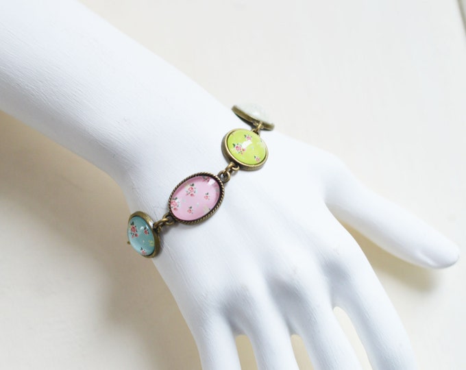 Shabby CHic // Bracelet made from metal brass under glass // Retro, Vintage // Fashion, Style, Glamour // Colorful, Pastel, Soft //