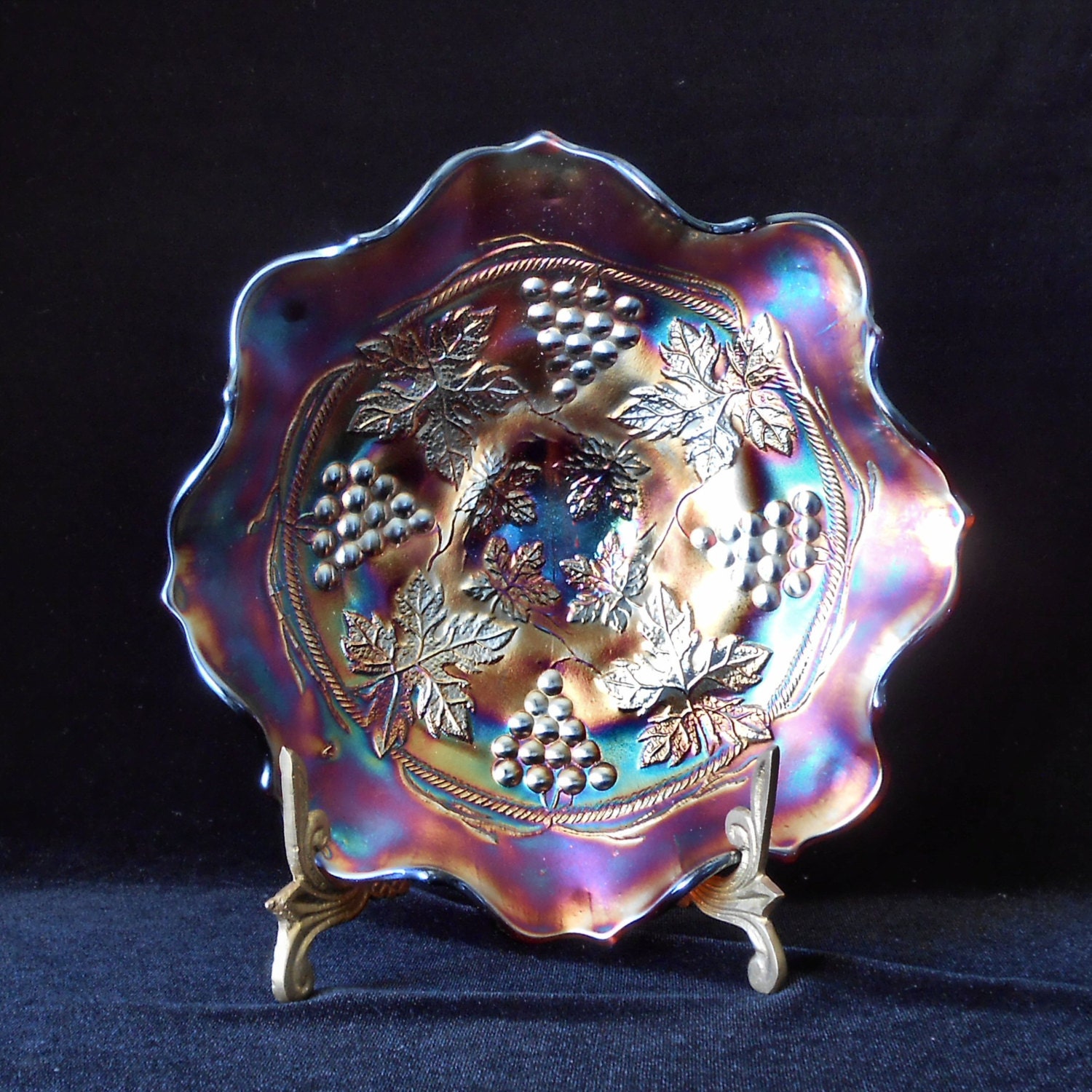 Northwood Carnival Glass Bowl Grape Leaves in Amethyst