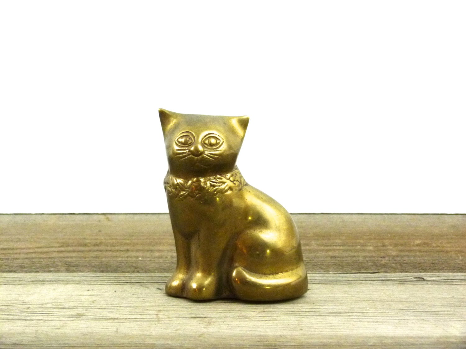 Vintage brass cat figurine // nice kitty
