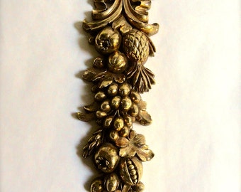 Hollywood Regency - Syroco wall hanging - wood/polymer composite - golden fruits and nuts