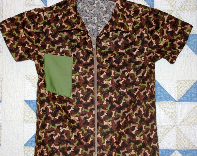 HALF PRICE ** Camo Print Boy's Medium size Zip Front Shirt. Beige,black, green Bone print on brown background. Green Chest pocket.