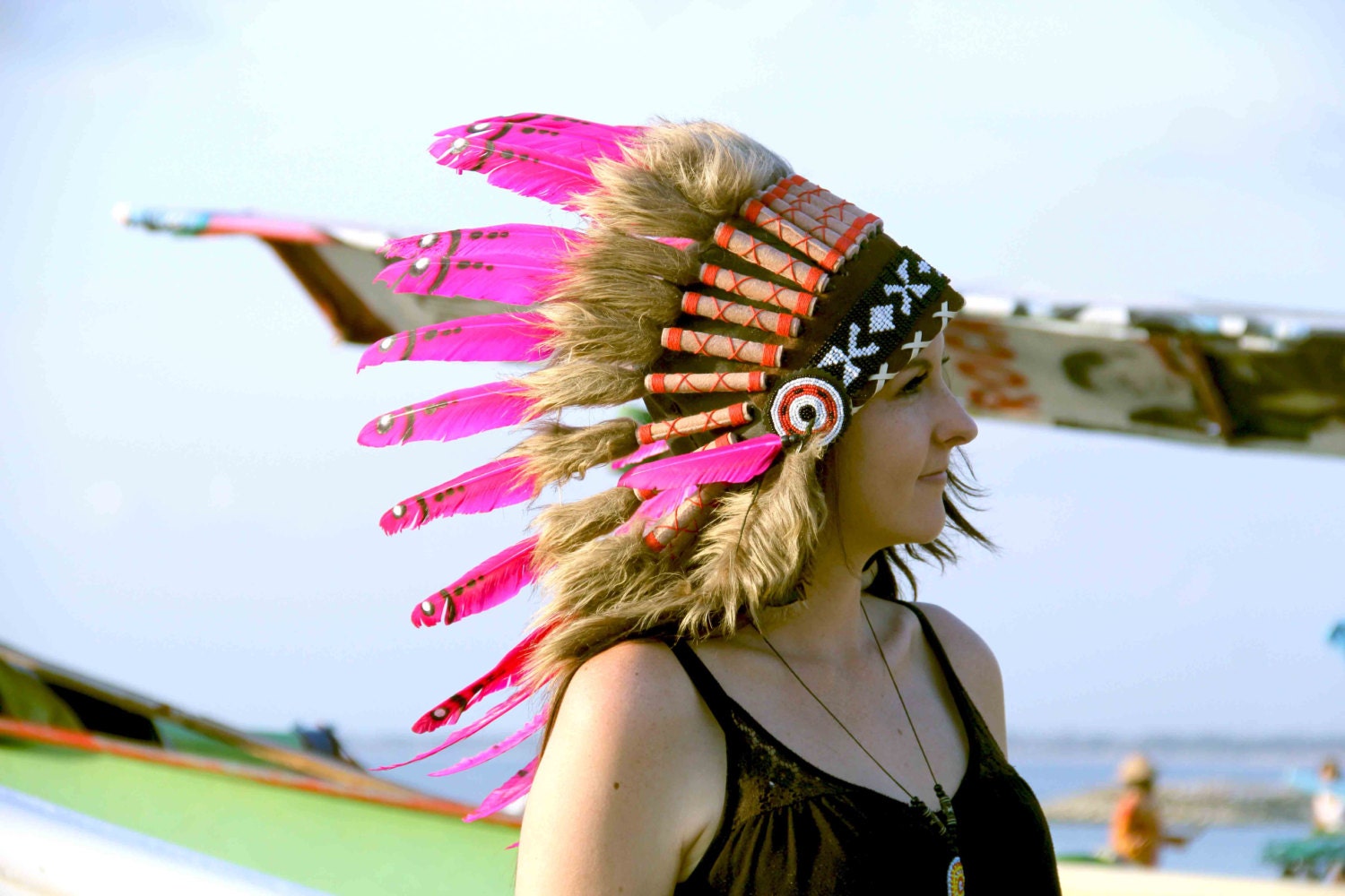 Penacho de plumas rosas corto estilo indio nativo Penacho de plumas rosas corto estilo indio nativo