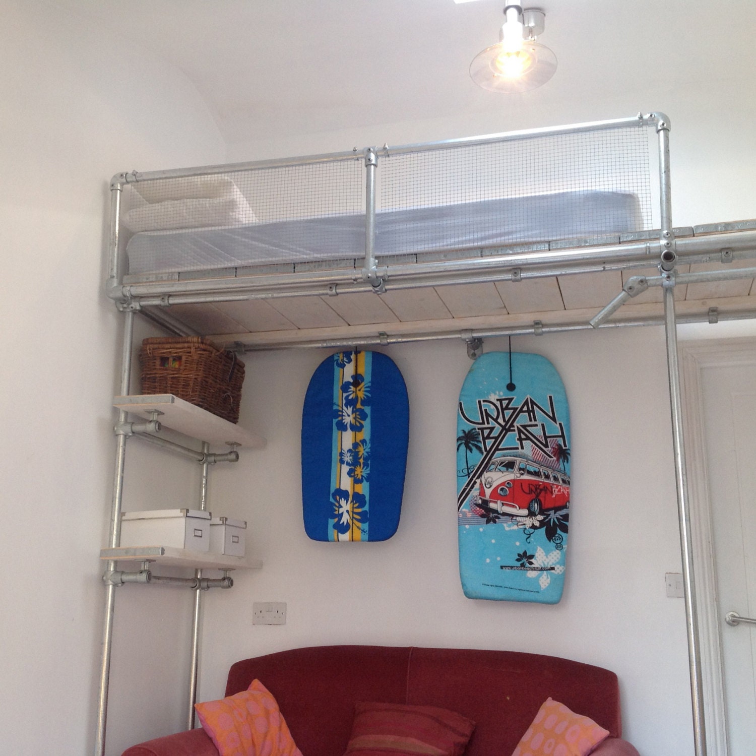 Bunk Bed in Metal Pipe and Scaffold Boards For by RatAndPallet
