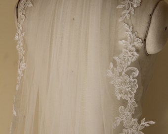 Bridal Lace Veil, Elbow Length Veil, Bridal Accessory made of Soft Tulle and Lace Flower Edge, Wedding Veil.
