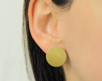Minimalist earrings made of brass - geometric earrings, handmade - circle Stud Earrings - DAY