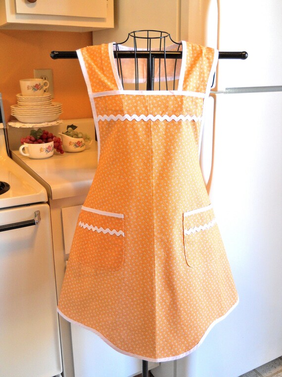 Old Fashioned Style Womens Apron in by TheFortiesRevisited on Etsy