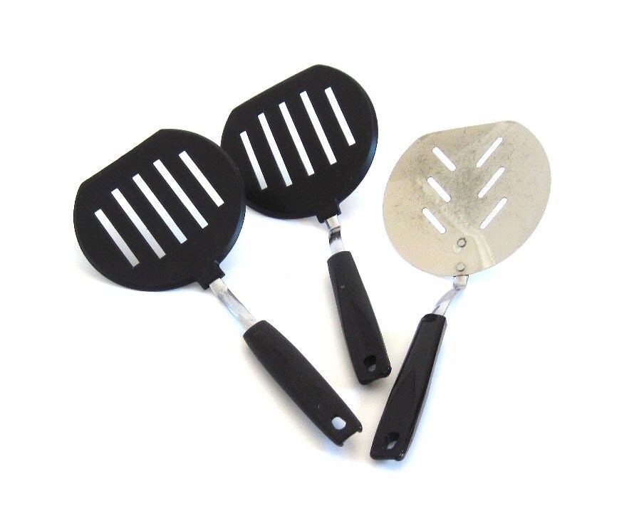 Ekco Spatula Pancake Turner Round Short Handle by LaurasLastDitch