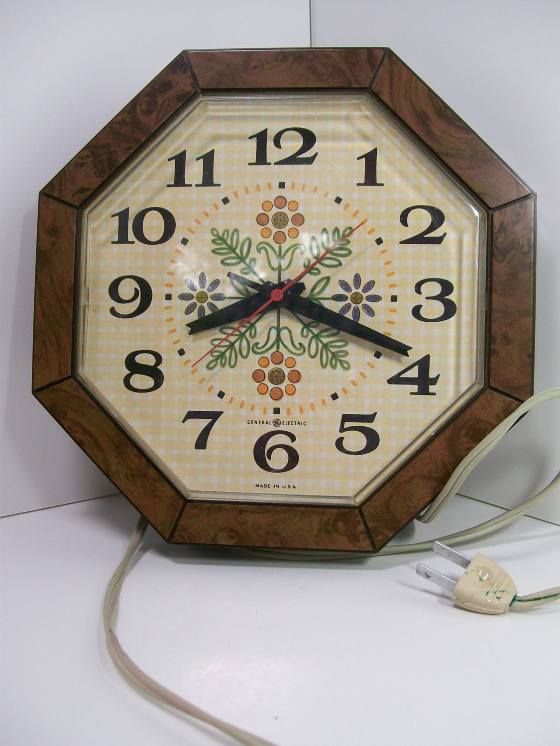 1970s General Electric Wall Clock Made in the USA by RetroFaves