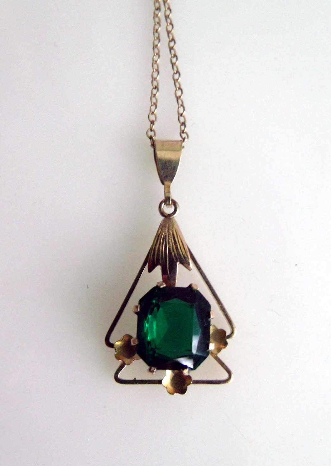 Vintage 9ct Gold Lined Pendant and Chain Necklace Christmas Tree Green