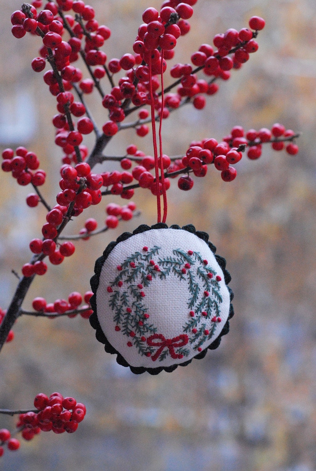 Embroidered Christmas wreath ornament / Xmas tree decoration