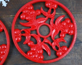 Petit Dessous De Plat En Fonte – Rouge, Forme Ronde, Usage Occasionnel