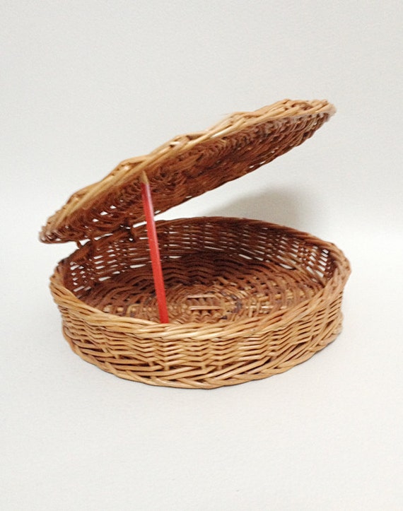 Vintage round Basket with lid Wicker Basket by FrenchBricABroc