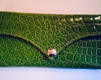 Women's vegan wallet, tri-fold clutch, faux crocodile envelope clutch, wristlet wallet, cell phone case with floral mosaic oilcloth lining