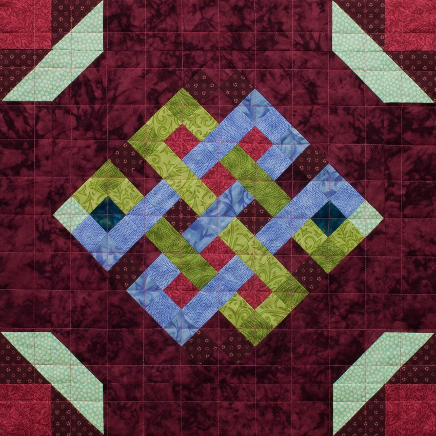 mosaic-endless-knot-patchwork-quilt-block-pattern