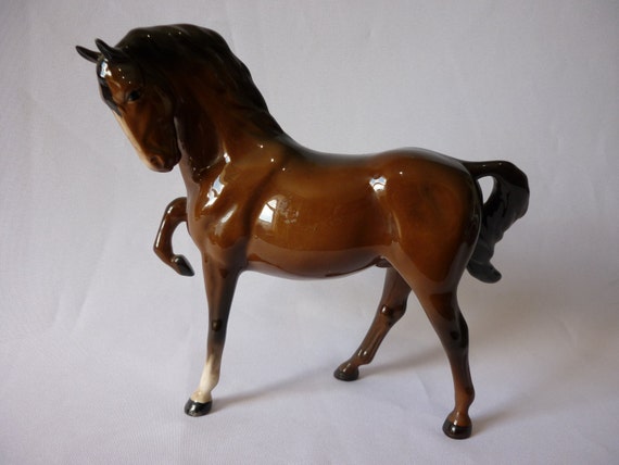 Vintage Beswick horse head tucked in leg up 1549 by OwnedAndLoved