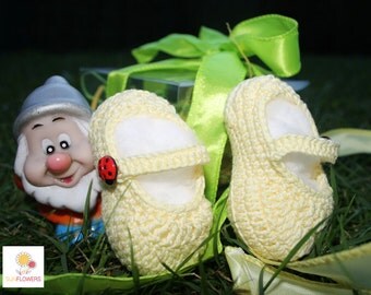 Crochet baby shoes handmade gift idea