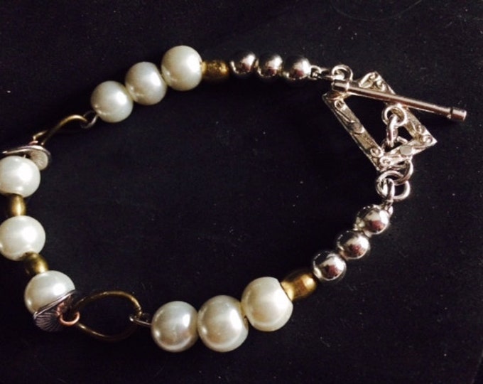 Pearl Toggle Bracelet