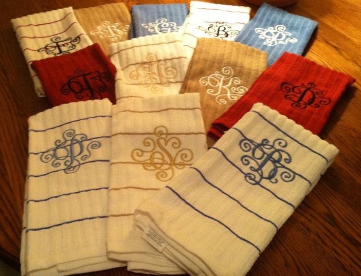 Set od 4 Elegant Scroll Monogrammed Kitchen Towels