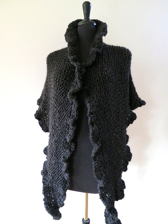 Black Color Women Fashion Knitted Ruffled Oversized Chunky