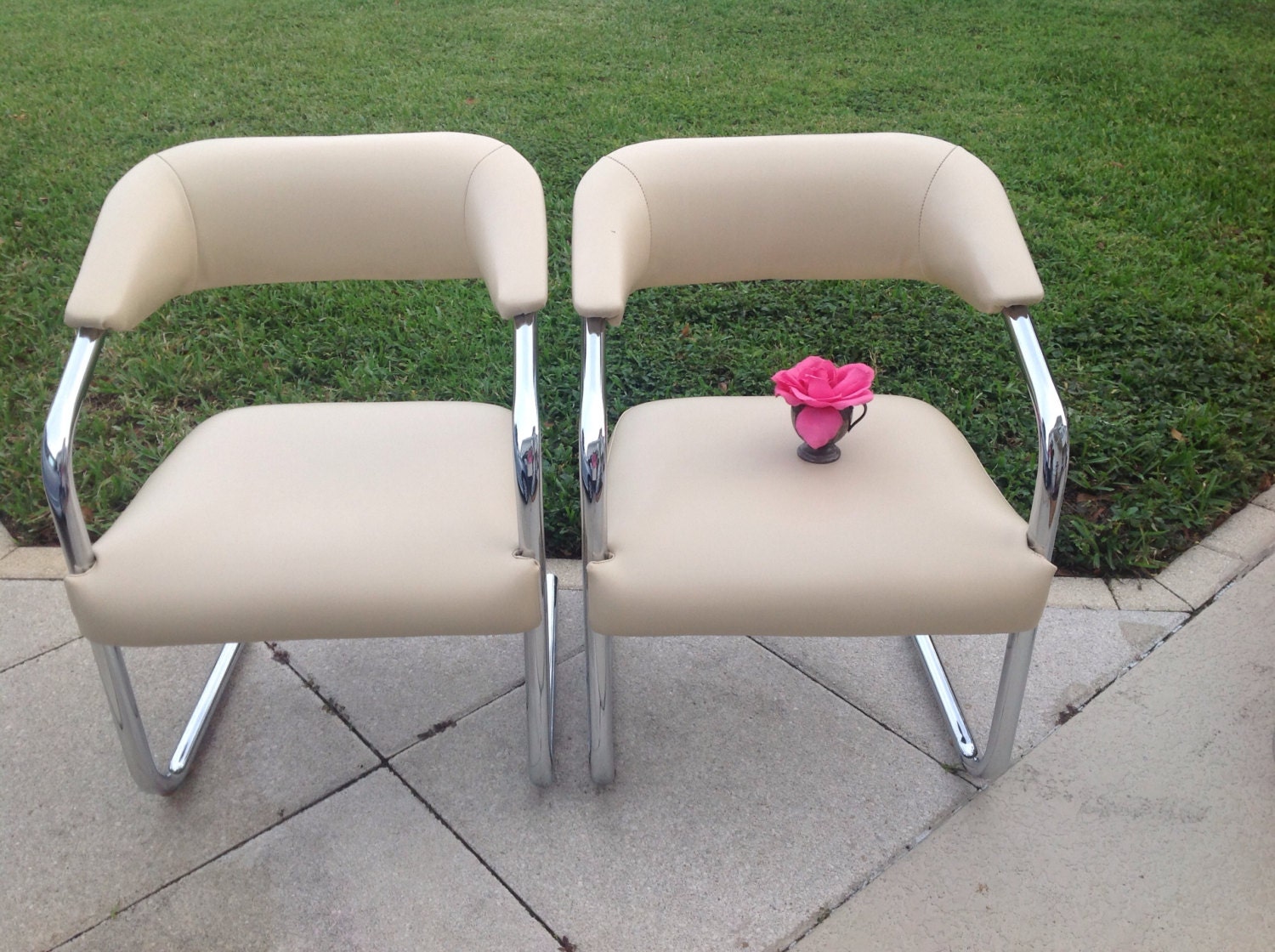 one-pair-of-vintage-chrome-chairs-mid-century-modern-retro-style-pair