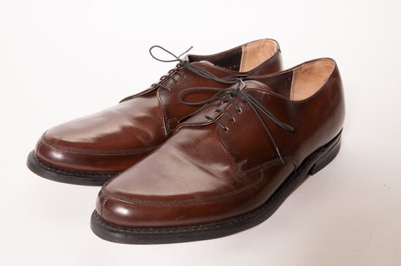 1960s Men's Dress Shoes Size 10M by MetropolisNYCVintage on Etsy