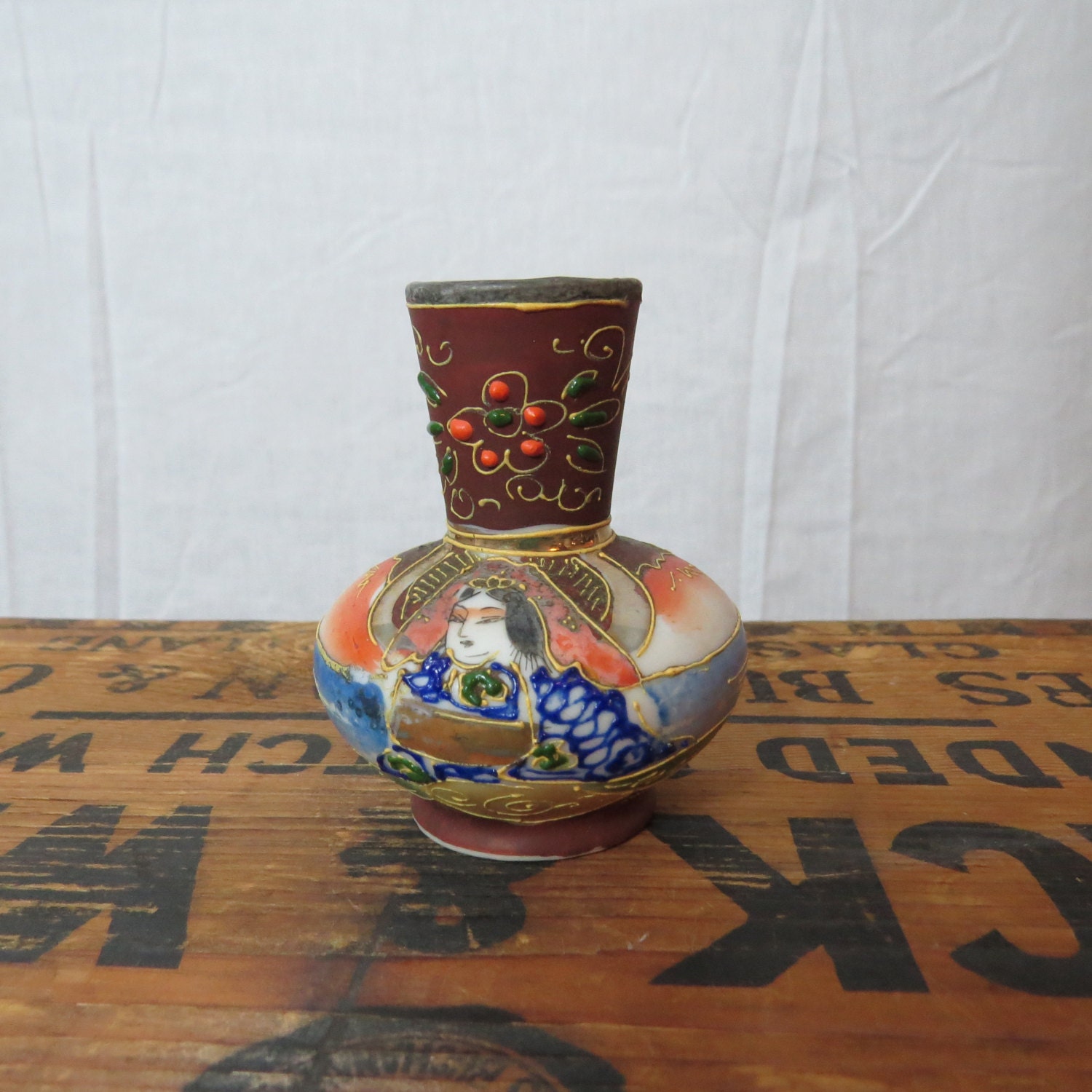 Vintage Handpainted Made in Japan Vase with Geisha Lady box