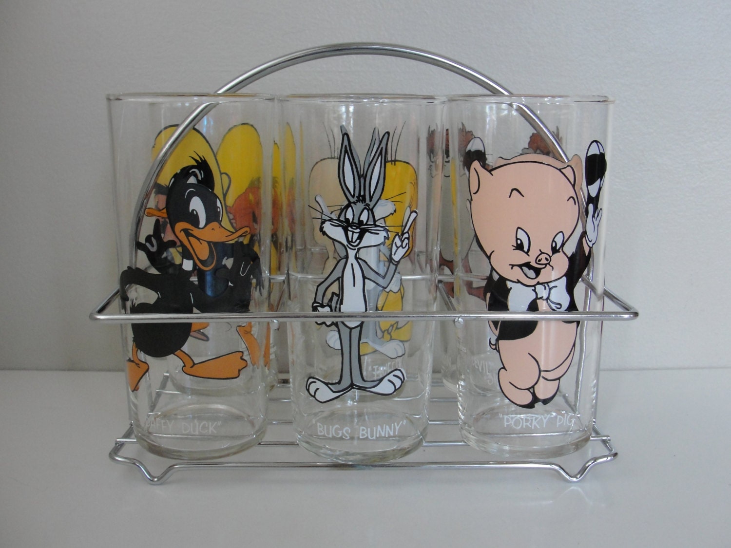 Vintage Set Of Looney Toons Glasses With Carrier