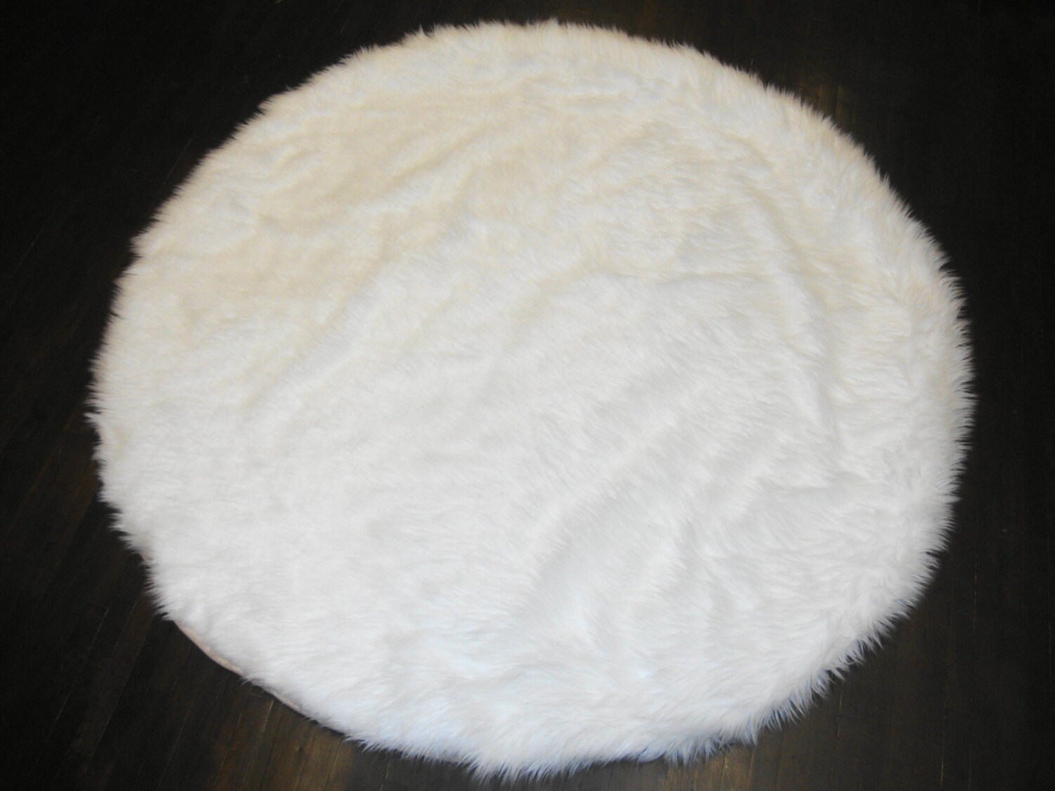 8' Diameter White Round Area Rug / Plush Faux Fur / Fake