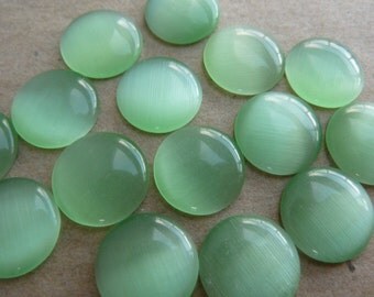 20 cateye cabochons, Ø12mm, apple green, round