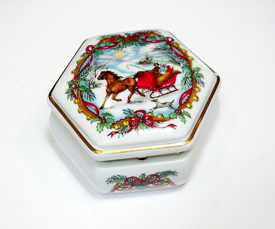 Christmas Music Box Jingle Bells Vintage Heritage House