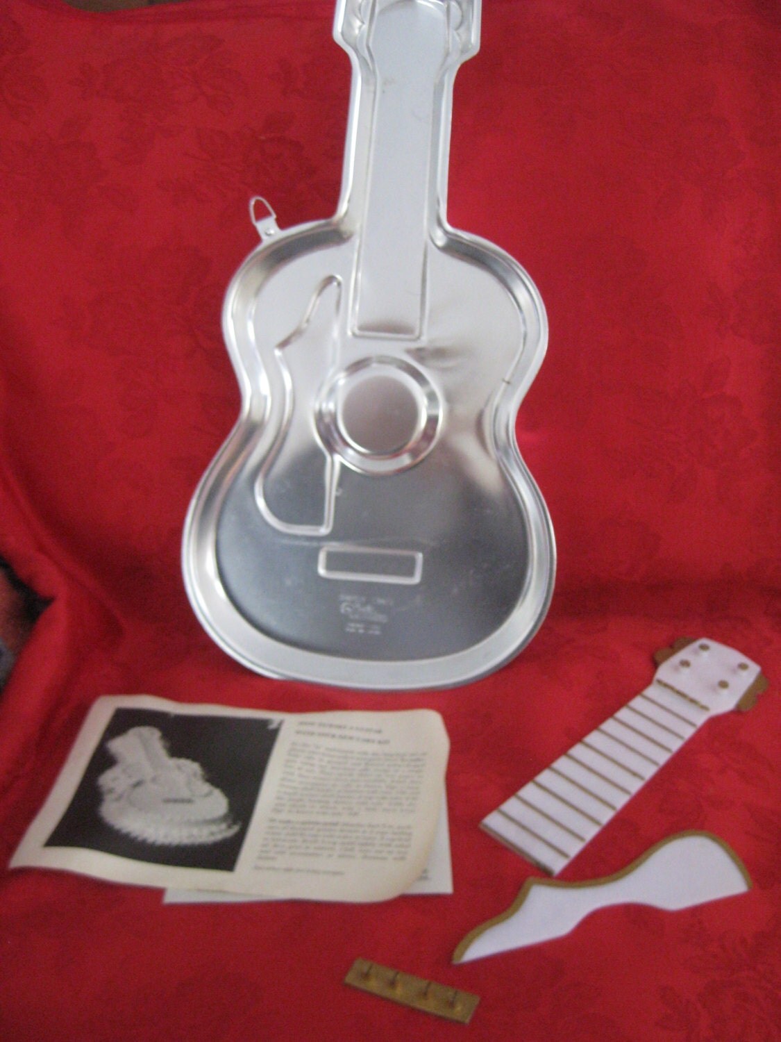 Vintage Wilton Guitar Cake Pan 0174