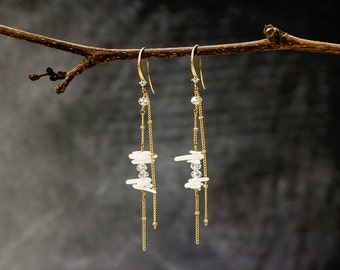 6342_White coral earrings, Gold chain earrings, Handmade earrings, Original earrings, Coral jewelry, Earrings with corals, Dangle earrings.