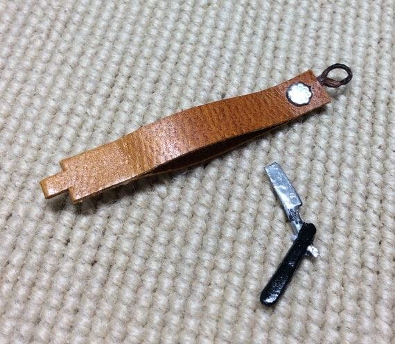 razor-strap-or-strop-with-razor-by-pat-tyler-leather