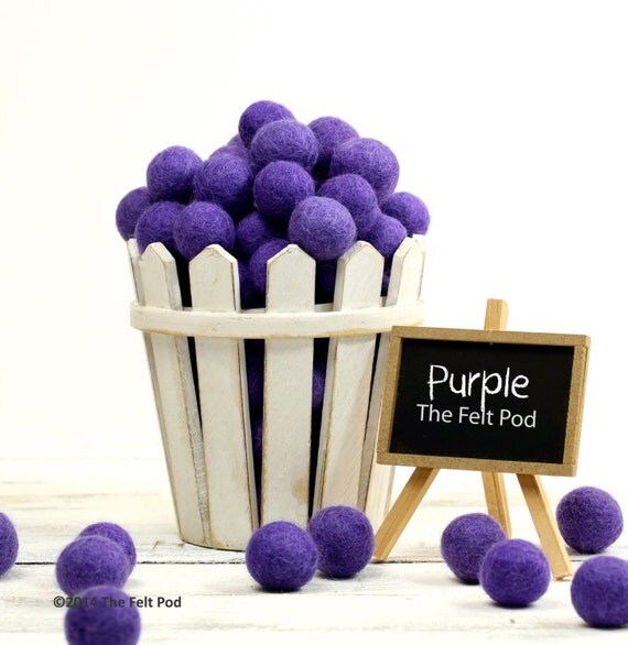 Felt Beads // Felt Ball Garland DIY // diy Mobile // DIY