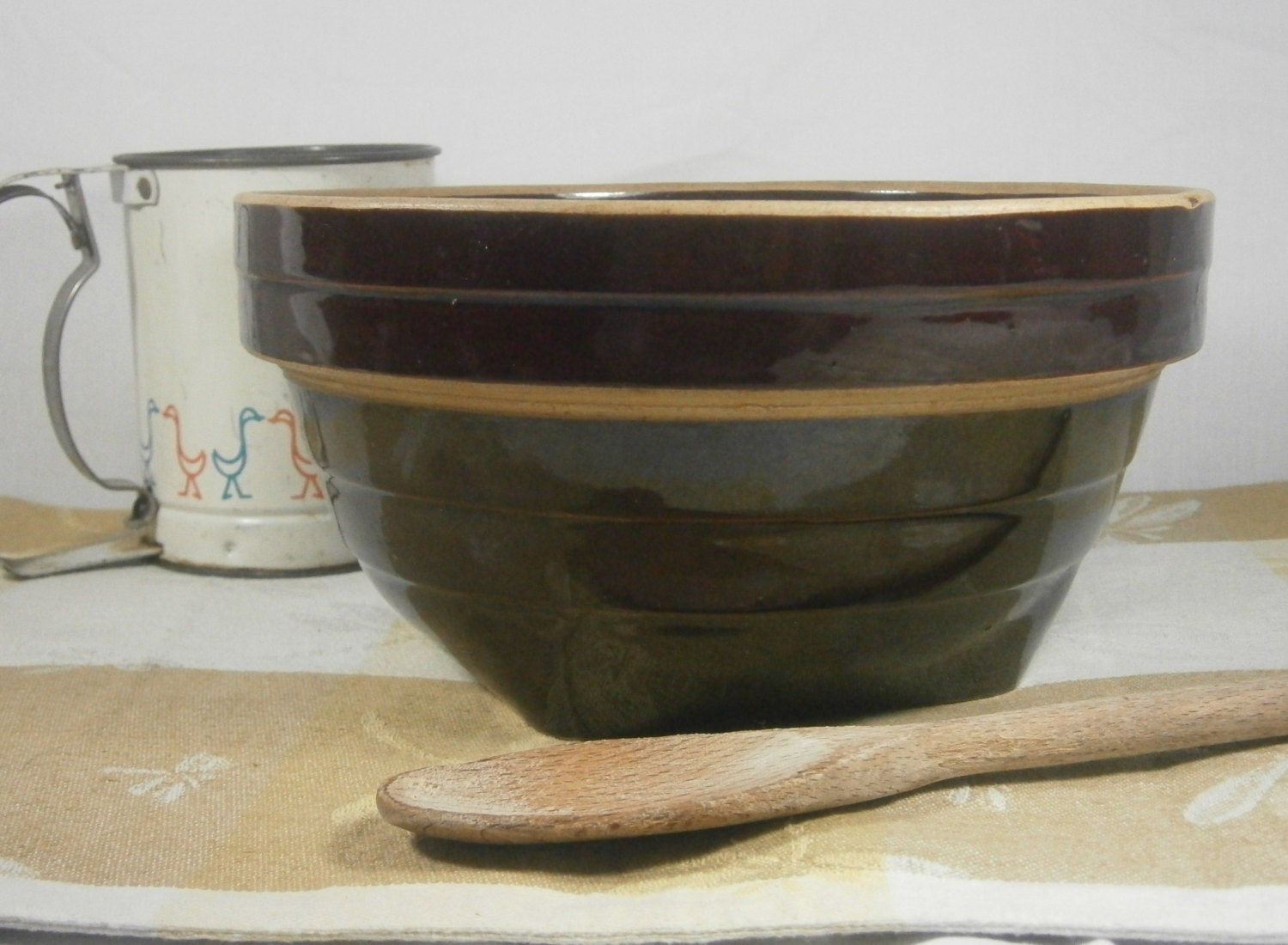 Brown Mixing Bowl / Vintage Ribbed Mixing Bowl / 9″ Bowl / Marked USA