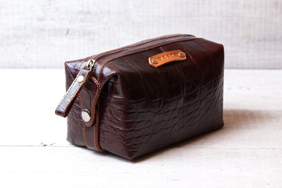 Personalized leather dopp kit bag shaving toiletry case. by viveo